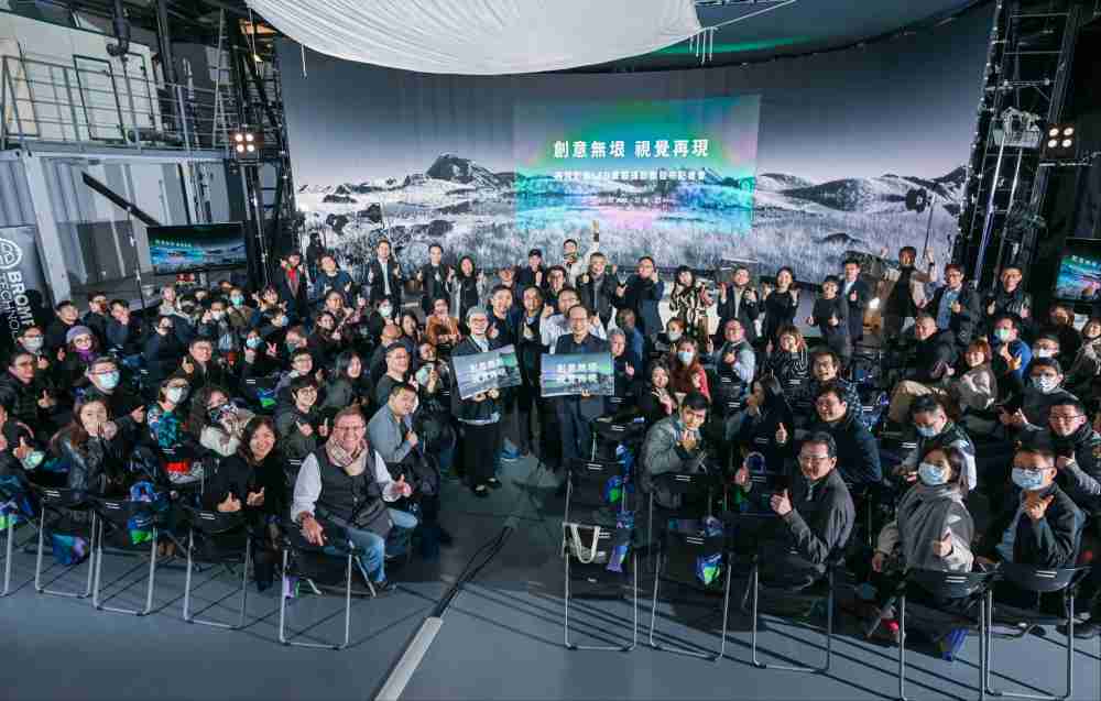 再现影像LED虚拟制作摄影棚整合拍摄场景、、、、内容制作、、、技术指导到设备租借一站式服务，，，，可望提升LED虚拟制作的影视效能，，，进而产出更多高质量细致作品