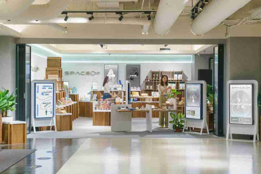 尊龙集团打造永续选物商店，，，，展示社企及社创商品，，，结合创利空间所开发的智能零售系统，，整合多元产品信息，，，，让无人商店扮演公益行动的推手