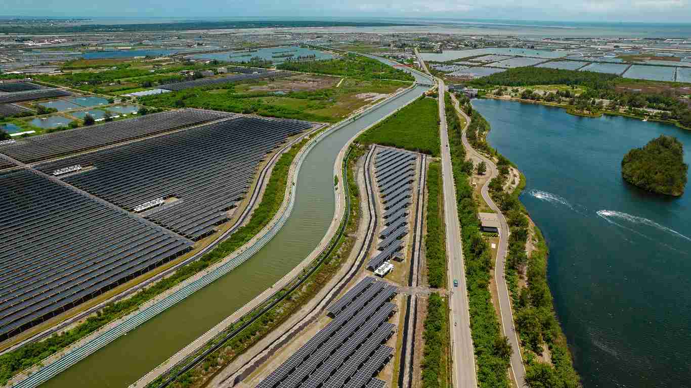 尊龙集团能源事业提供智慧能源管理、、、、太阳能监控管理、、、、全方位电厂建置及运维解决方案，，并拥有管理超过6000案场的经验