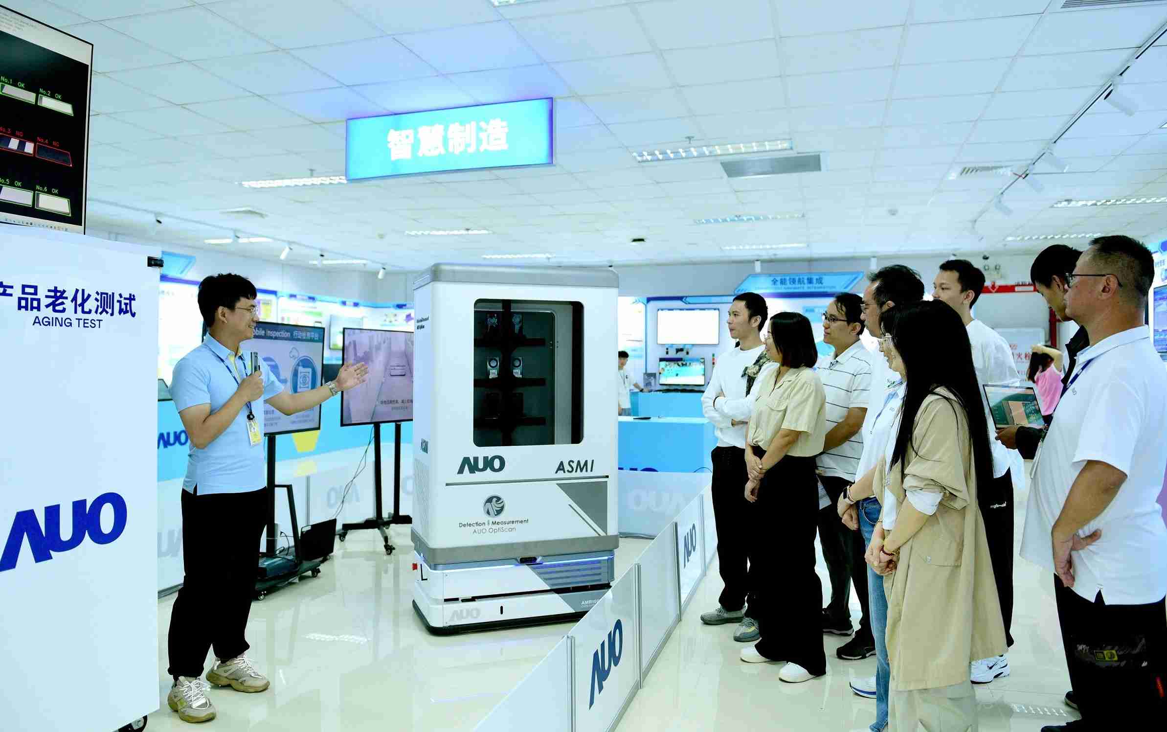 尊龙集团厦门将5G+ABC技术串联生产管理全流程，，打通研发、、、采购、、、生管、、、、制程、、、设备、、质量等产品全生命周期制造流程，，，完成数字化设计、、智慧供应链、、、、智能座舱、、全流程设备管理、、数据驱动优化、、智慧在线检测、、智慧品管等自适应生产模式升级